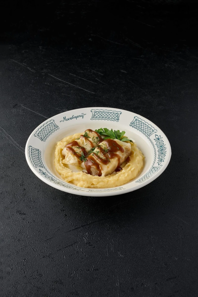 Голубцы с Пюре и соусом Демигласс Русская Зима