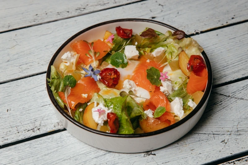 Салат с форелью слабой соли 