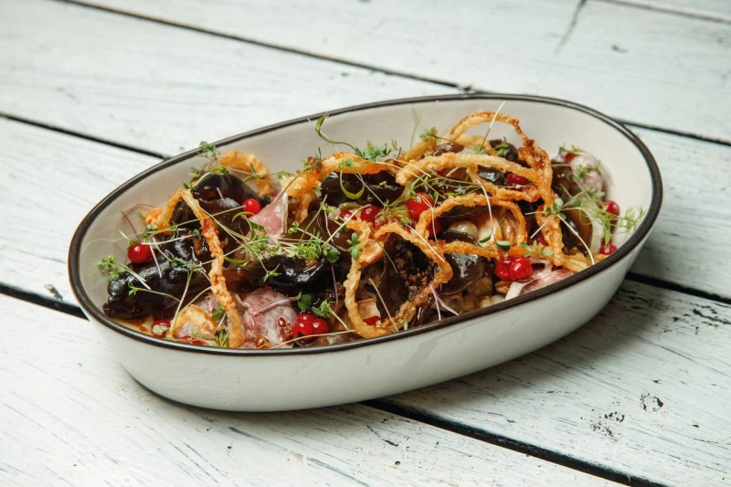 Салат с пастрами из сердца быка