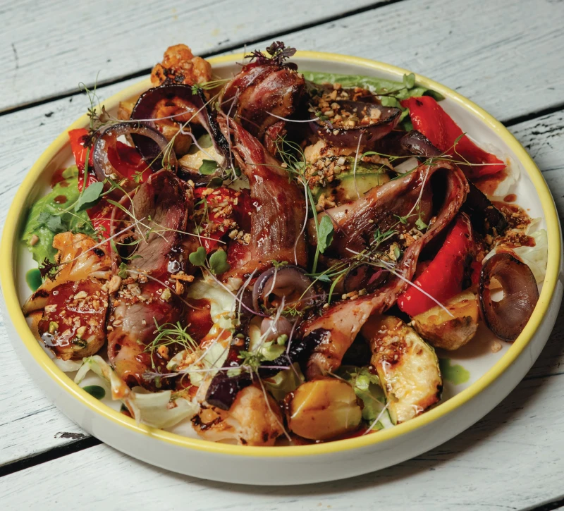 Большой гриль салат с брискектом