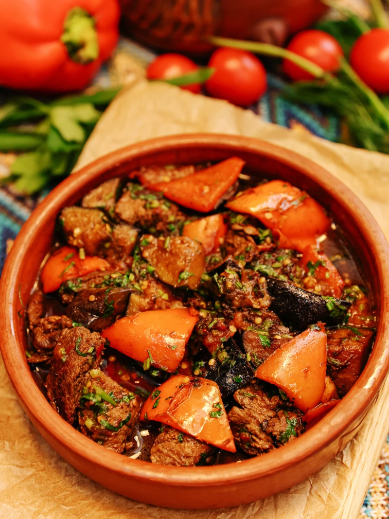 Говядина с овощами в аджике