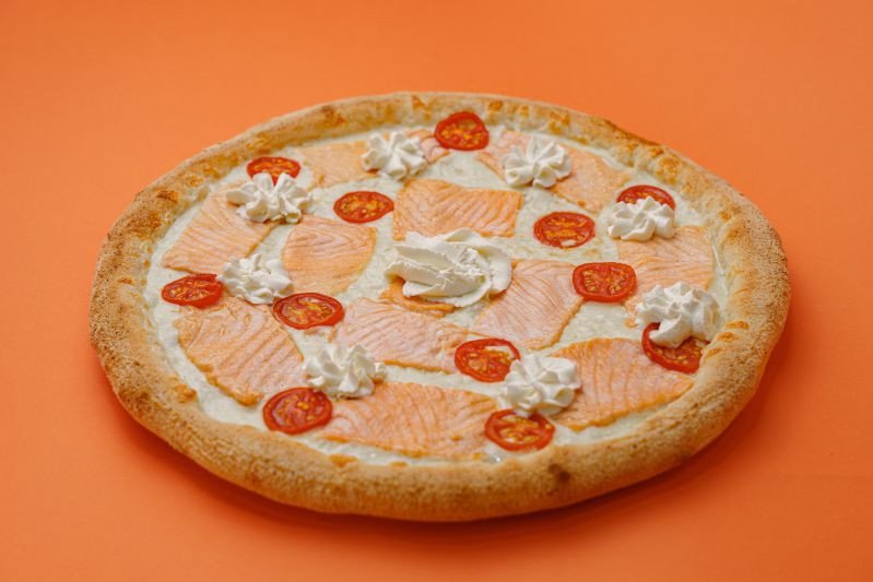 Пицца с лососем