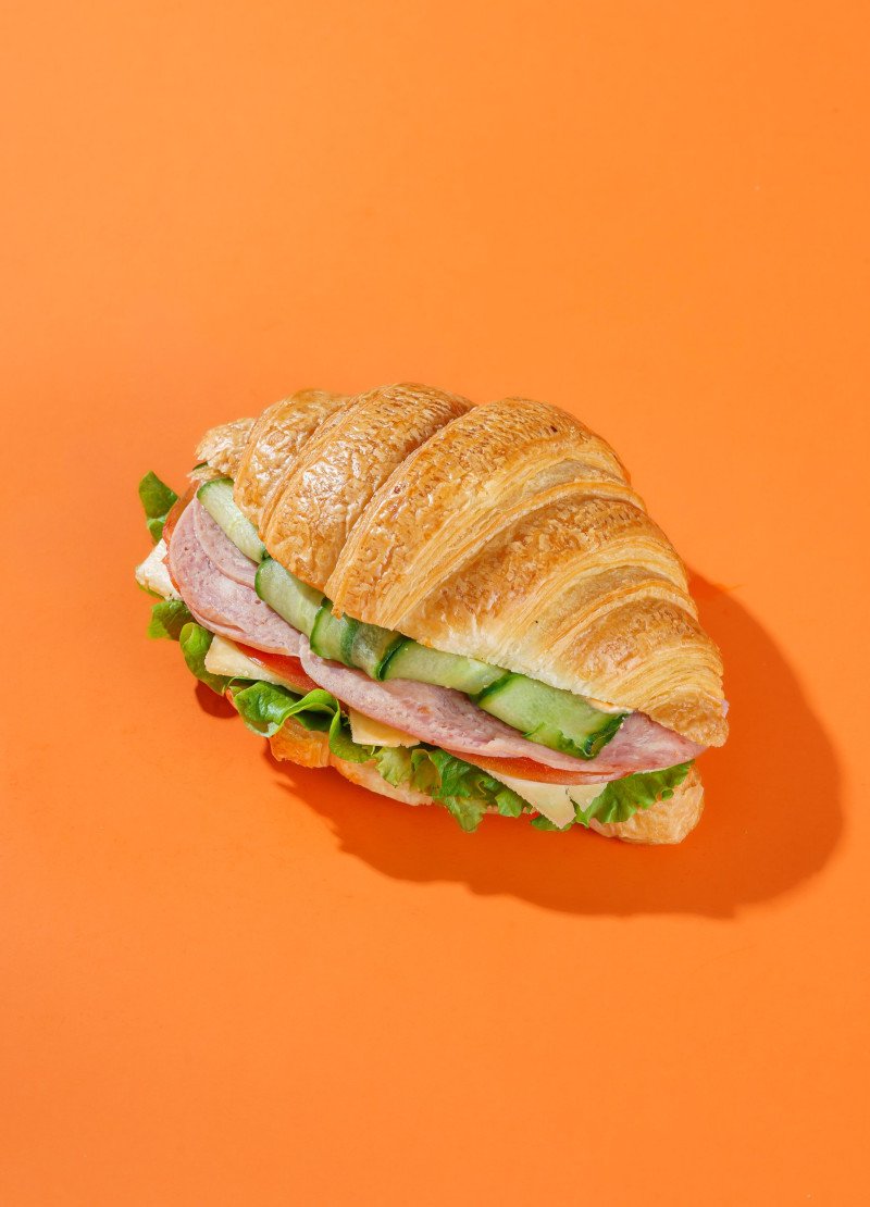 Круассан с ветчиной