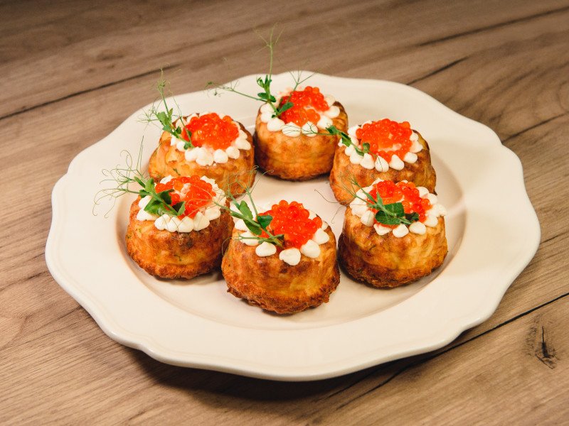 Тарталетки картофельные лосось, икра