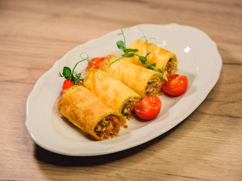 Рулетики из цукини и гусиным паштетом