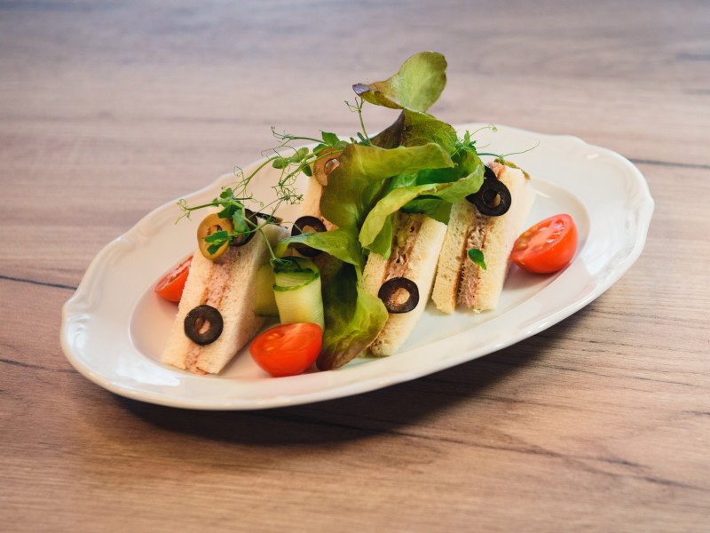 Тартинки с тунцом