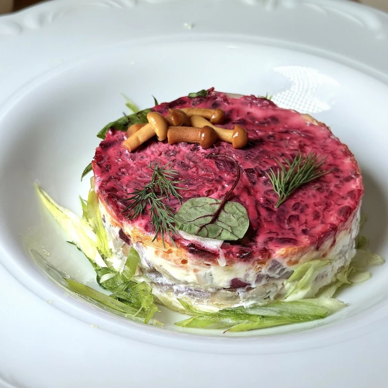 Салат соленые грибочки под шубой