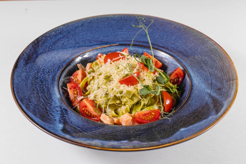 Паста GREEN WOOD с лососем