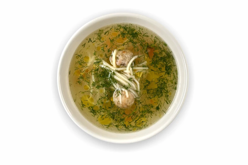 Домашняя лапша на курином бульоне