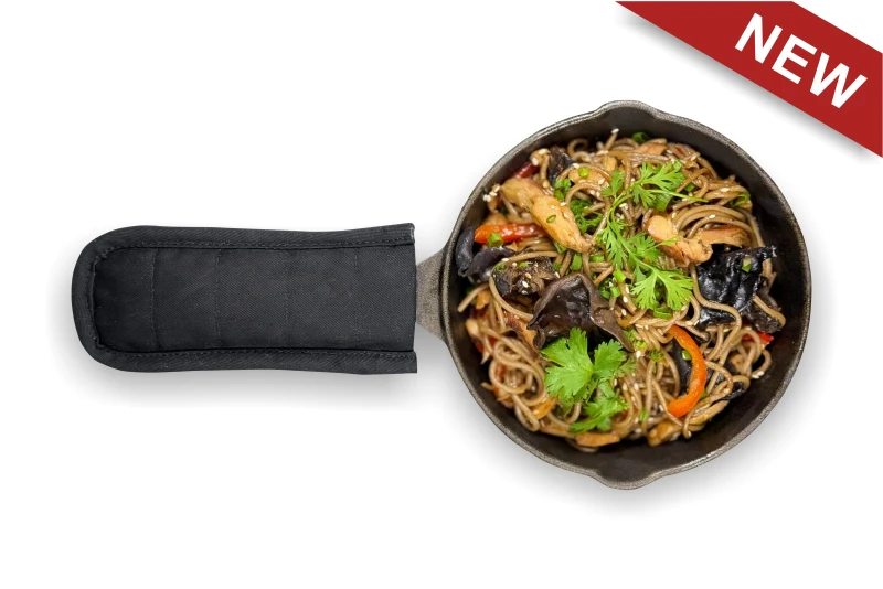 Гречневая лапша с древесными грибами в азиатском соусе с цыпленком 240/80 гр