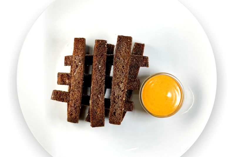 Гренки чесночные с соусом кимчи 120/30 гр