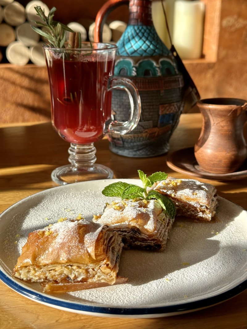 Турецкая пахлава с сухофруктами и орехами