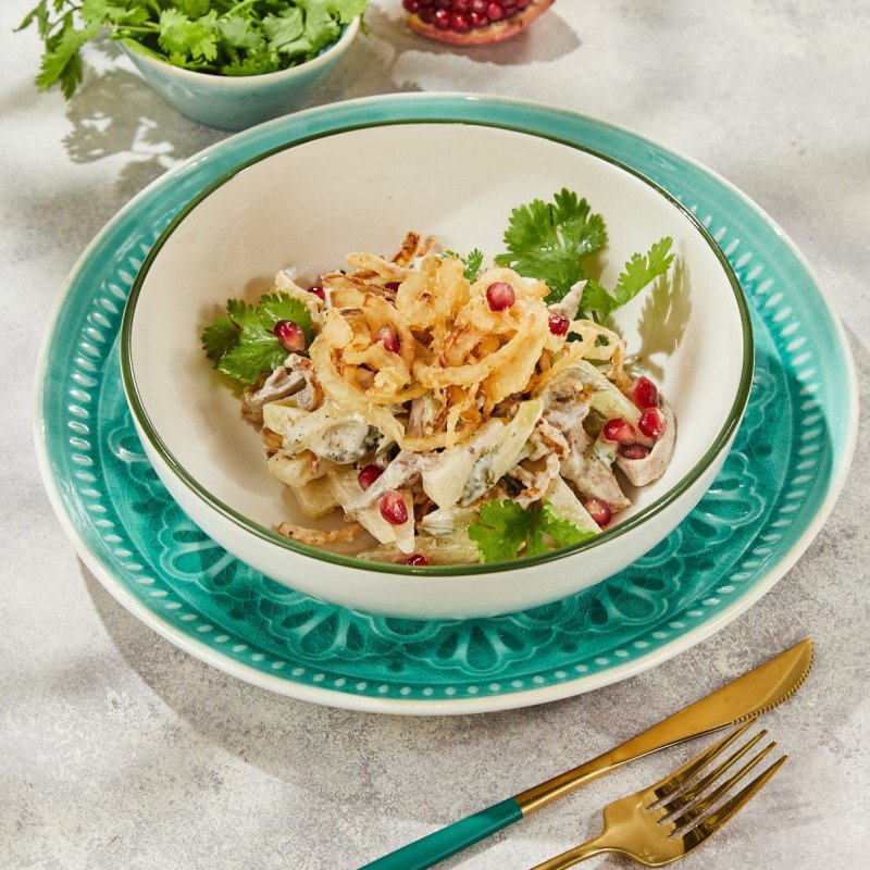 Салат с языком и соусом цахтони