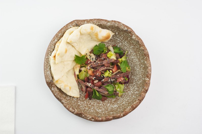 Салат с говядиной и фасолью