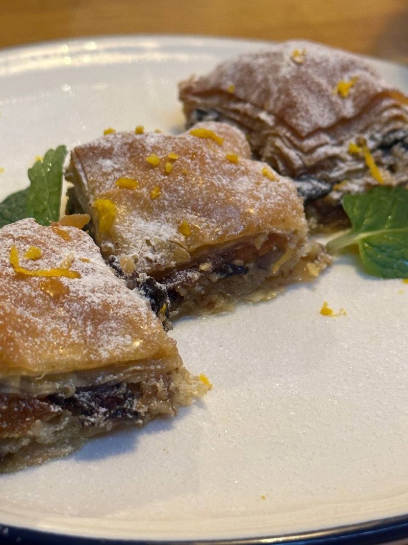 Турецкая пахлава с сухофруктами и орехами