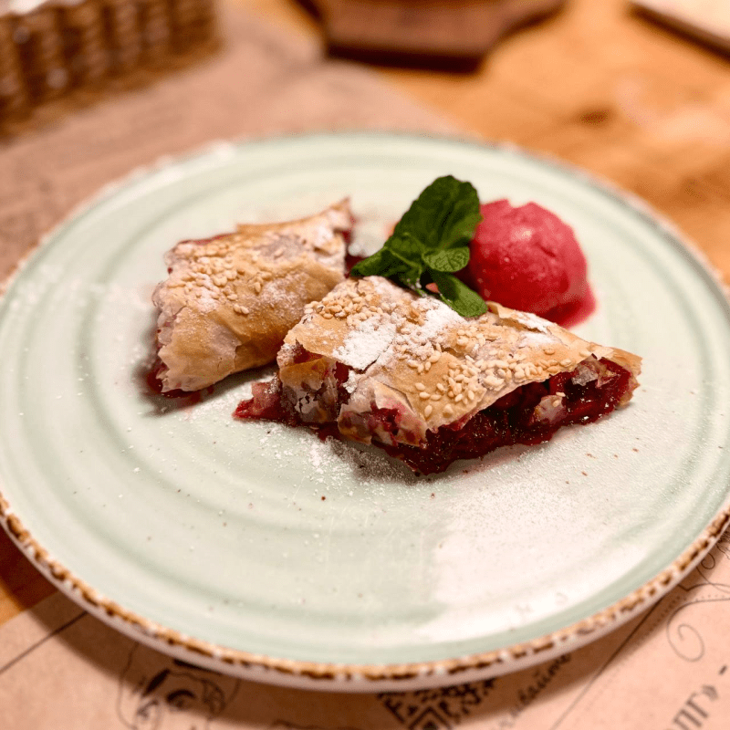 Штрудель с вишней