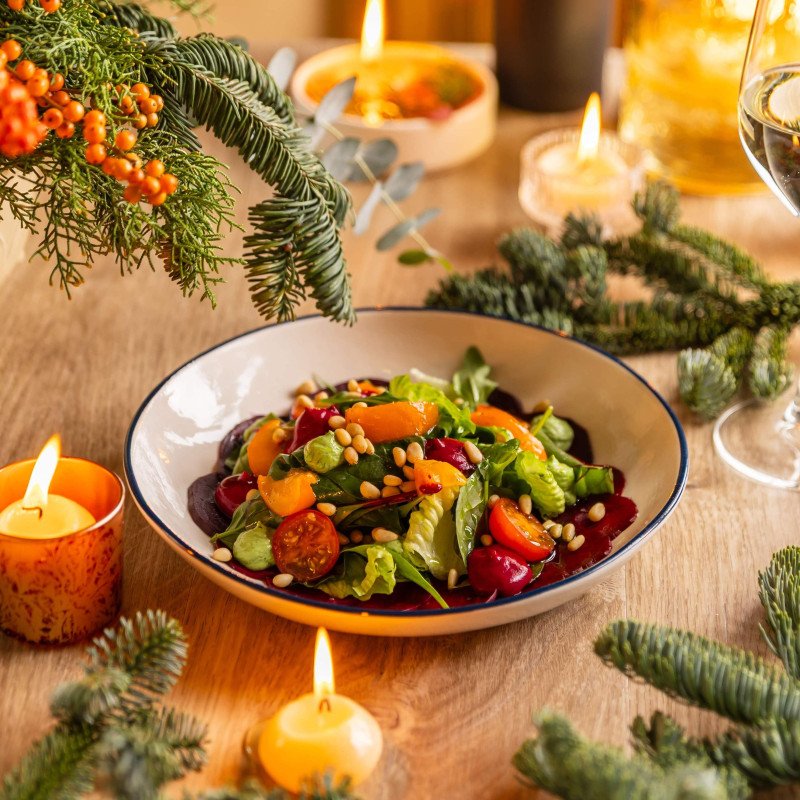 Салат с хурмой, свекольным муссом и тархуном