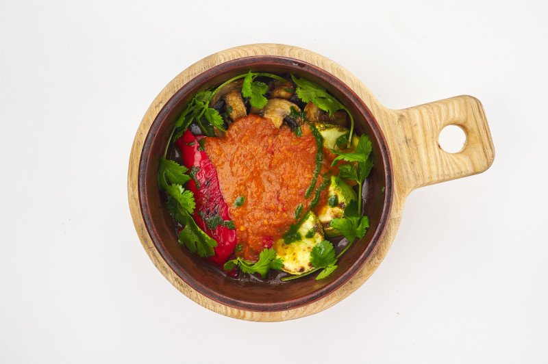 Печеные овощи с томатной сальсой