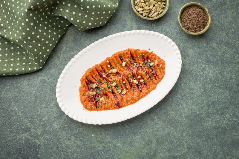 Мухаммара- сирийская закуска из печеных перцев , с пряными специями и гранатовым соусом