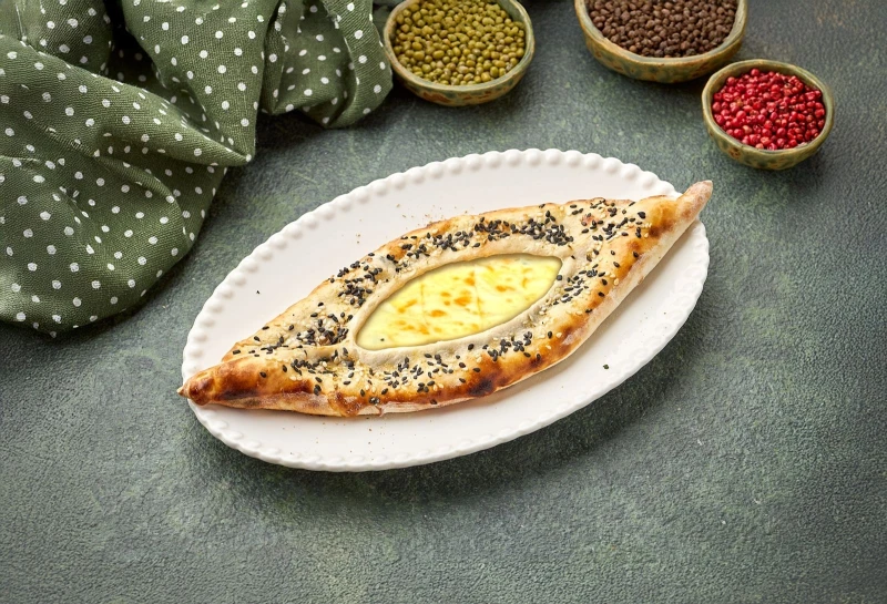 Пиде с фермерскими сырами