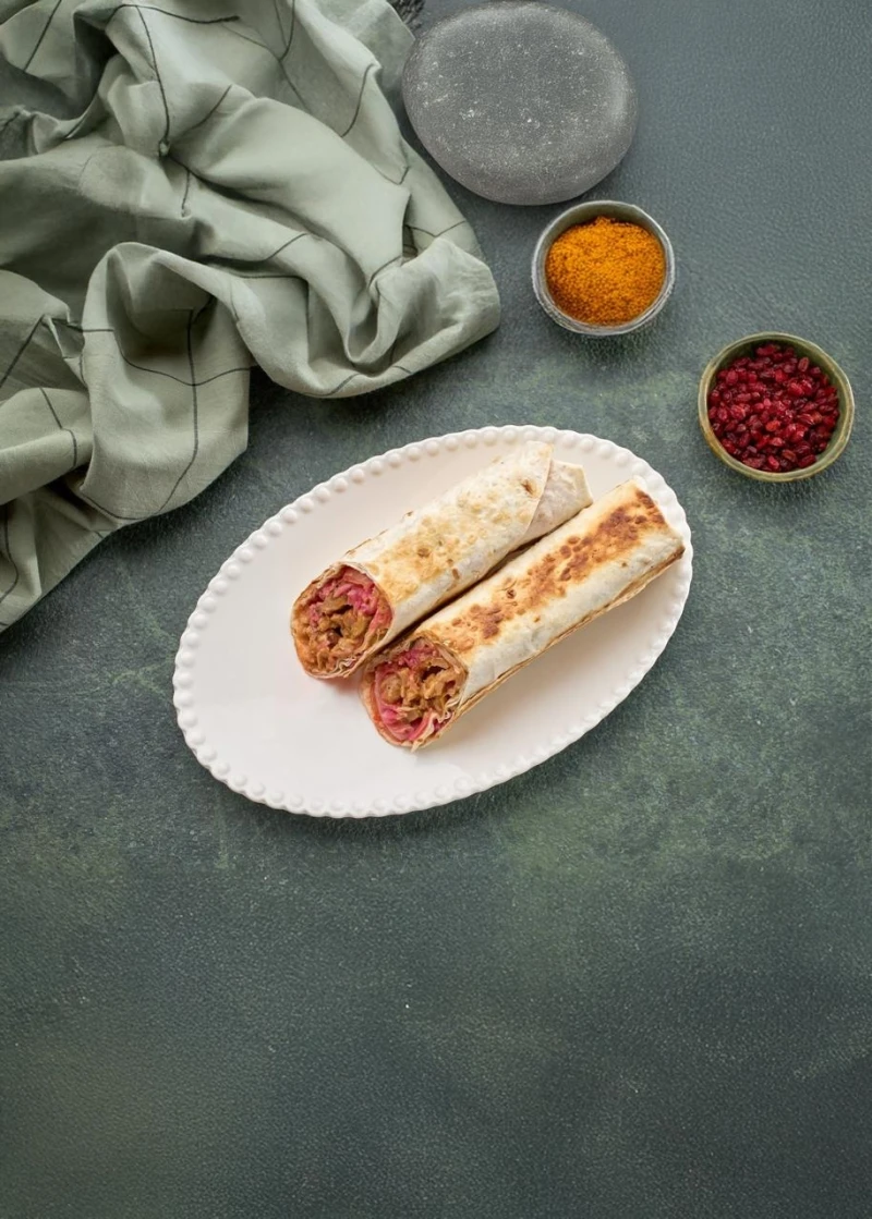 Шавурма с цыпленком и маринованными овощами - авторская шаурма от шефа с пряными овощами