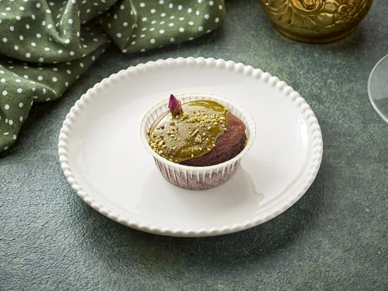 Маффин дубайский с фисташковой глазурью