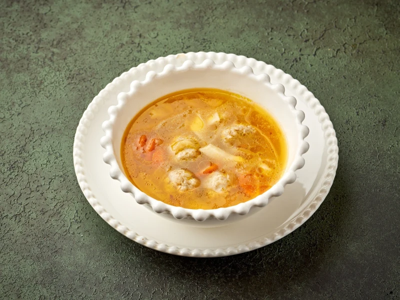 Куриный бульон с домашней лапшой