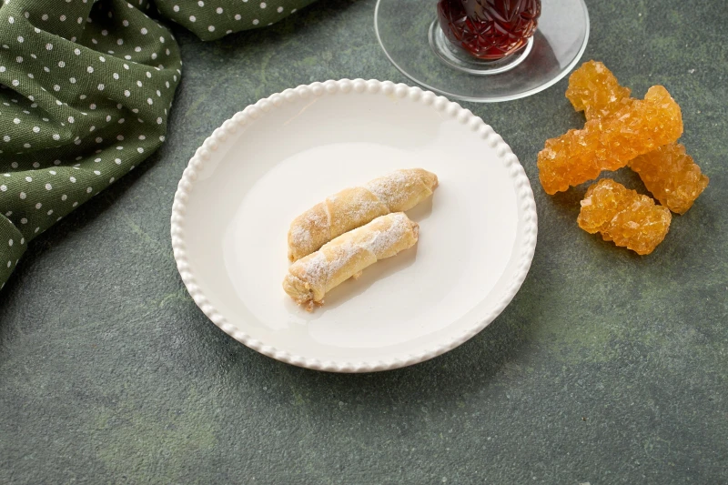 Мутаки - ближневосточные мини-круассаны с ореховой начинкой