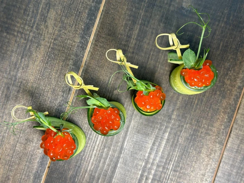 .Спринг ролл с огурцом, кремом чиз и красной икрой 25 г*4