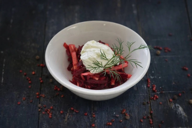 Салат "Свекла с яблоком и сметаной" 100 г