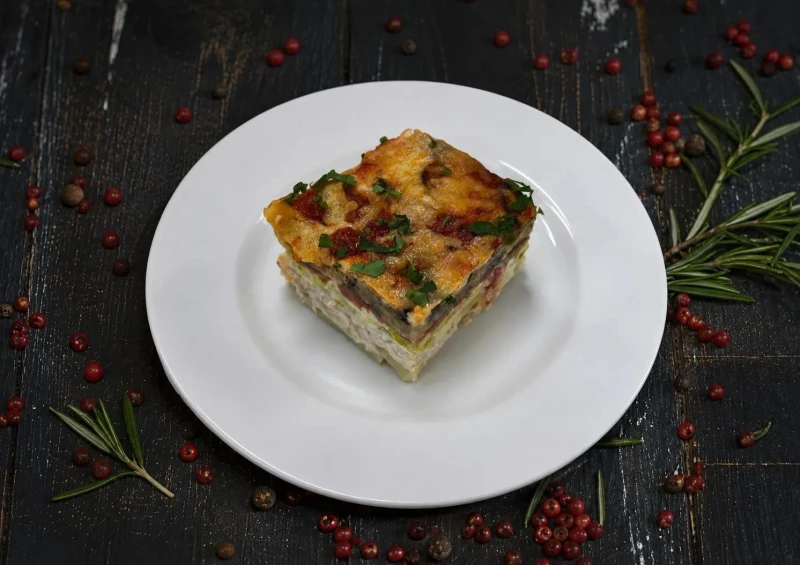 Мусака с куриной начинкой и сочным соусом 100 г