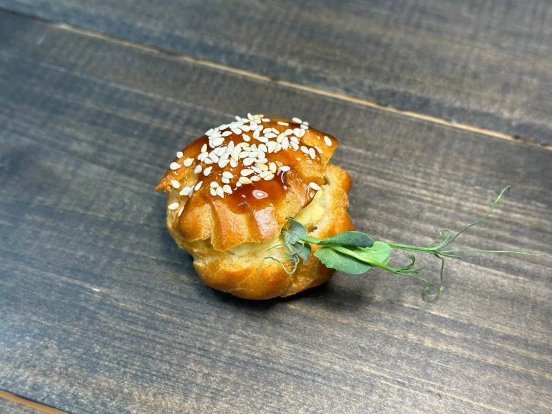 .Профитроли с куриным муссом 30 г