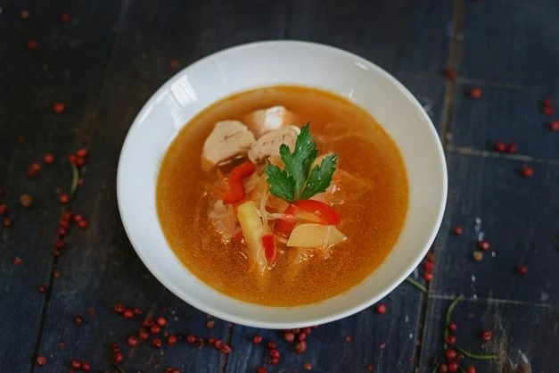 Щи из свежей капусты с курицей 300 г