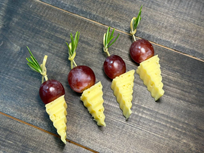 .Канапе с сыром и виноградом 20 г*4