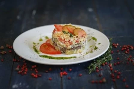 Салат из телятины с соленым огурчиком 120 г