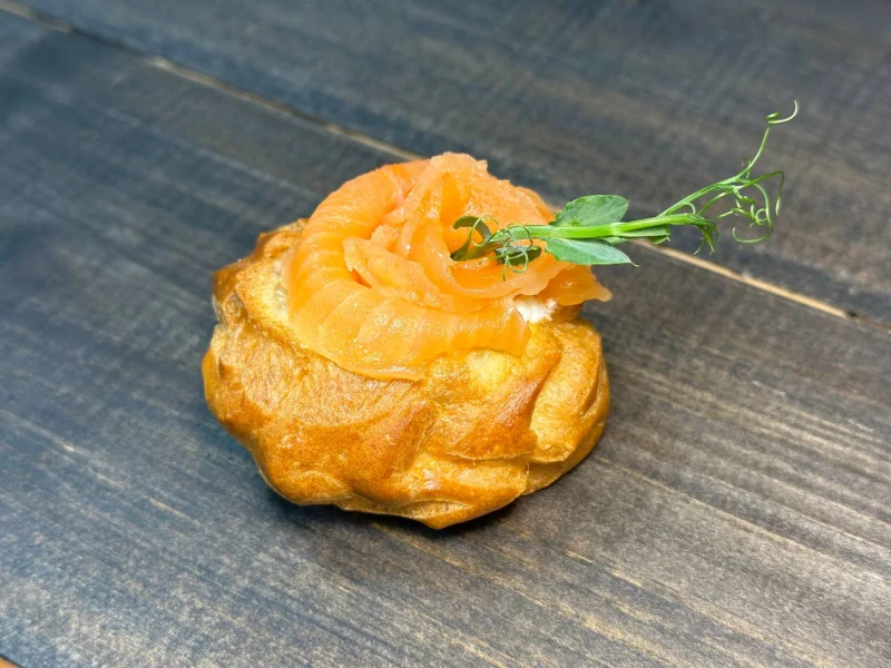 .Профитроли с семгой и кремом чиз 50 г