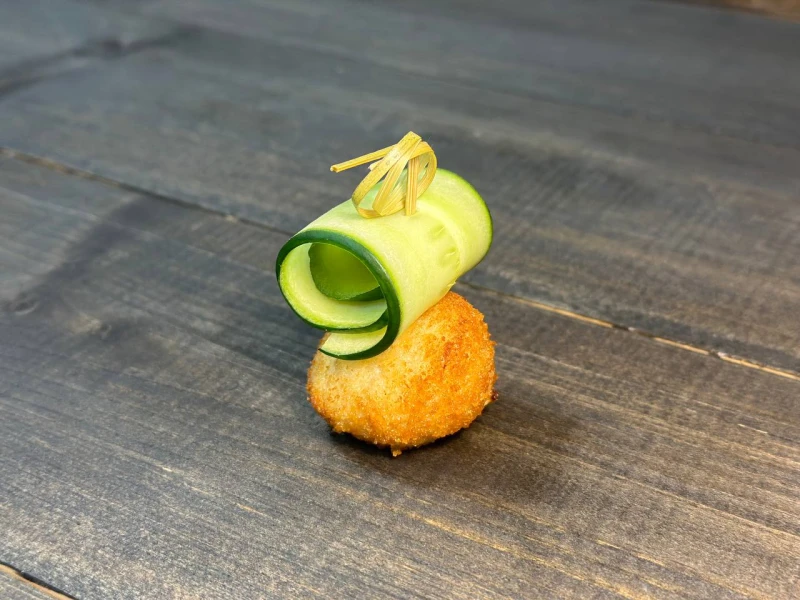 .Чикен болл со свежим огурцом 50 г 