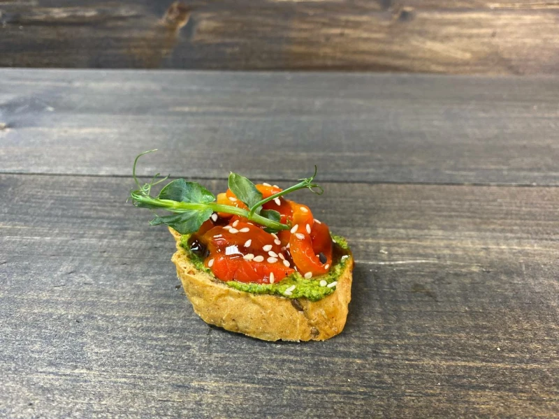 .Брускетта с ореховым соусом и печеным перцем 35 г