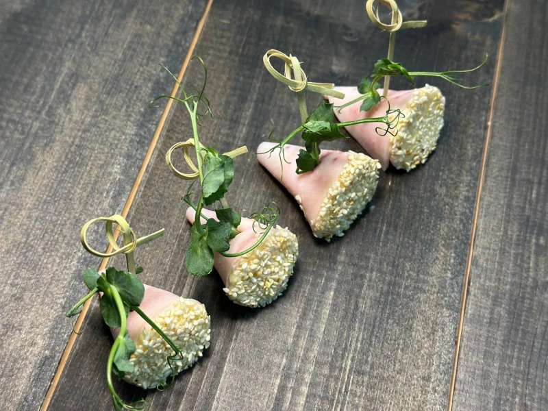 .Рулетики с ветчиной в кунжуте 80 г