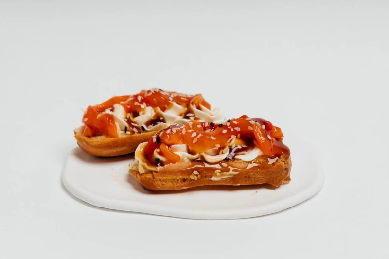 Эклер с печеным перцем и творожным кремом 40 г*2