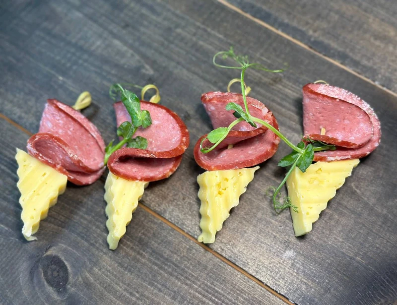 .Канапе со сливочным сыром и копченостью 25 г*4 