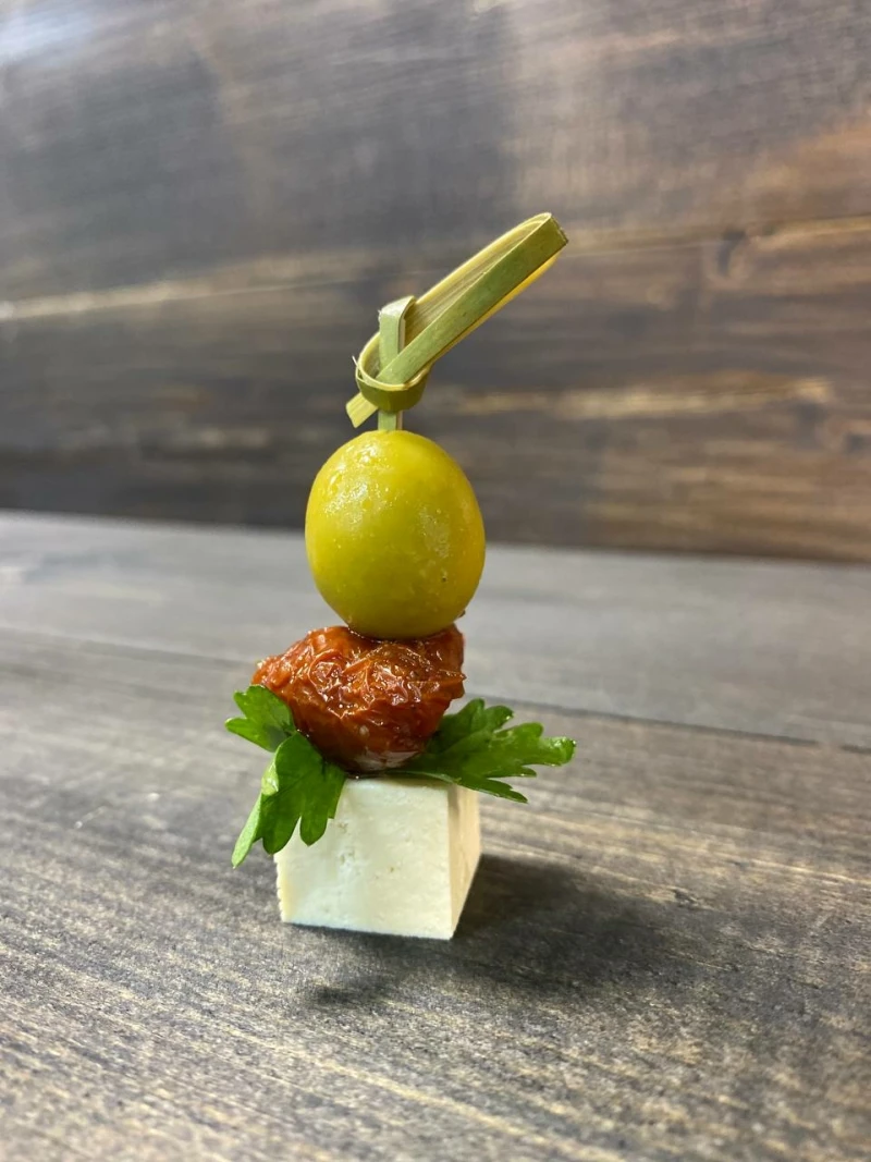 .Канапе с вяленым томатом и сыром тофу 15 г*4