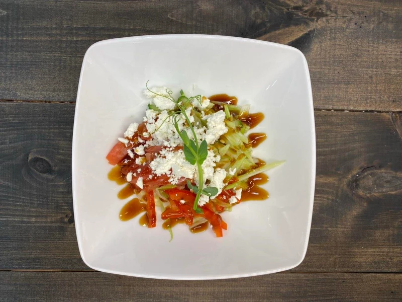 Салат с сельдереем и греческим сыром 120 г