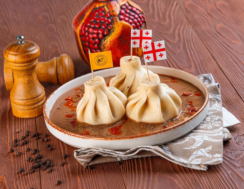 Премиальные хинкали отварные из говядины с перечным соусом 300/70гр