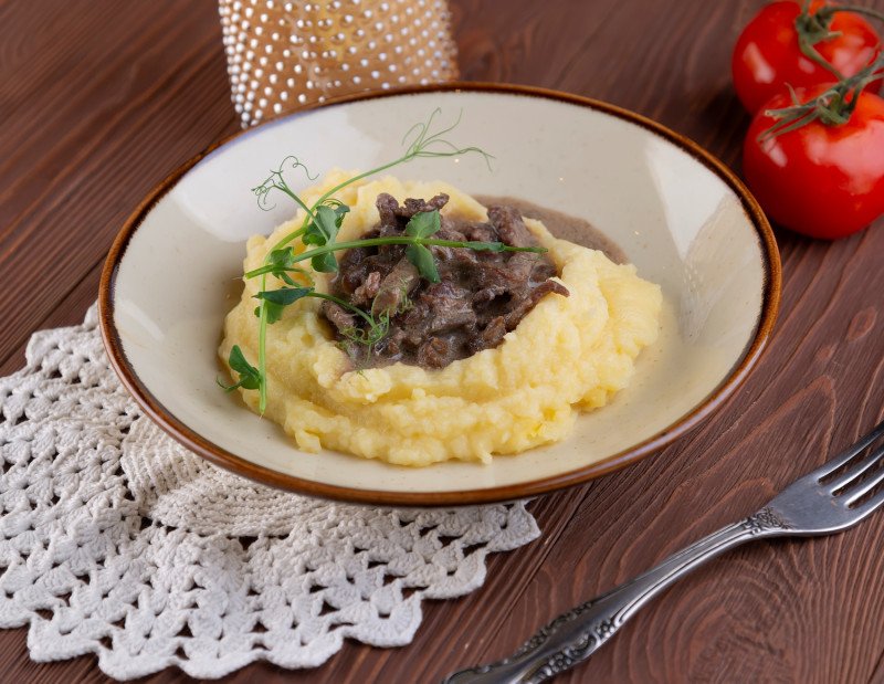 Бефстроганов из говядины с картофельным пюре 150/150гр