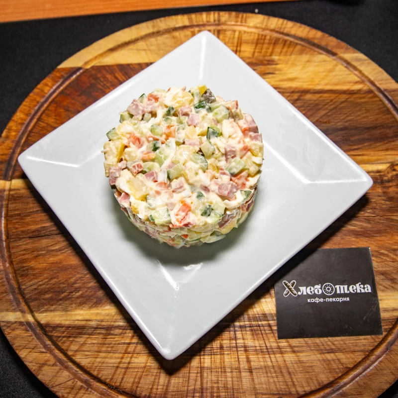 Салат Оливье с копчёной колбасой