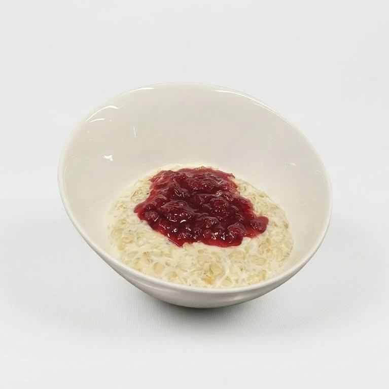 Каша овсяная с малиной