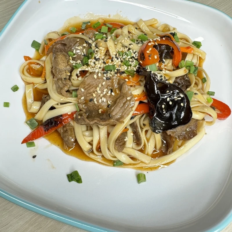 Акане Овари - удон с говядиной