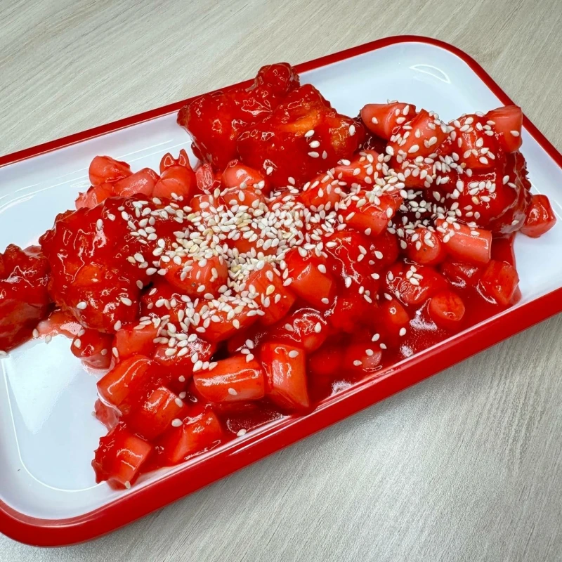 Чикен-тток в розовом кисло-сладком соусе