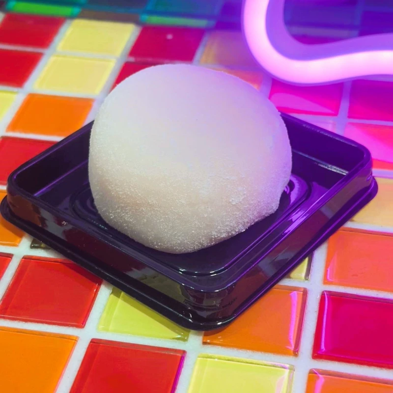 Моти клубничный чизкейк